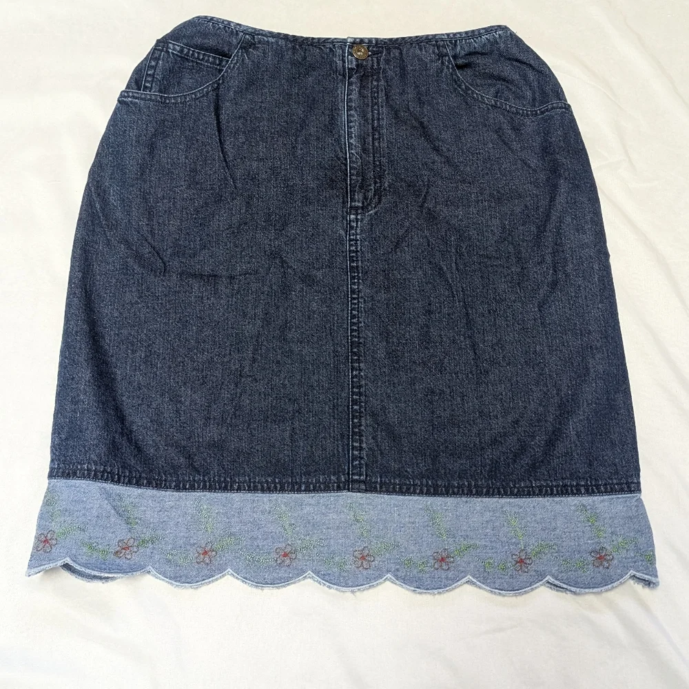 Liz Claiborne Two Tone Flower Embroidered Denim Skirt Scallop Hem Y2K